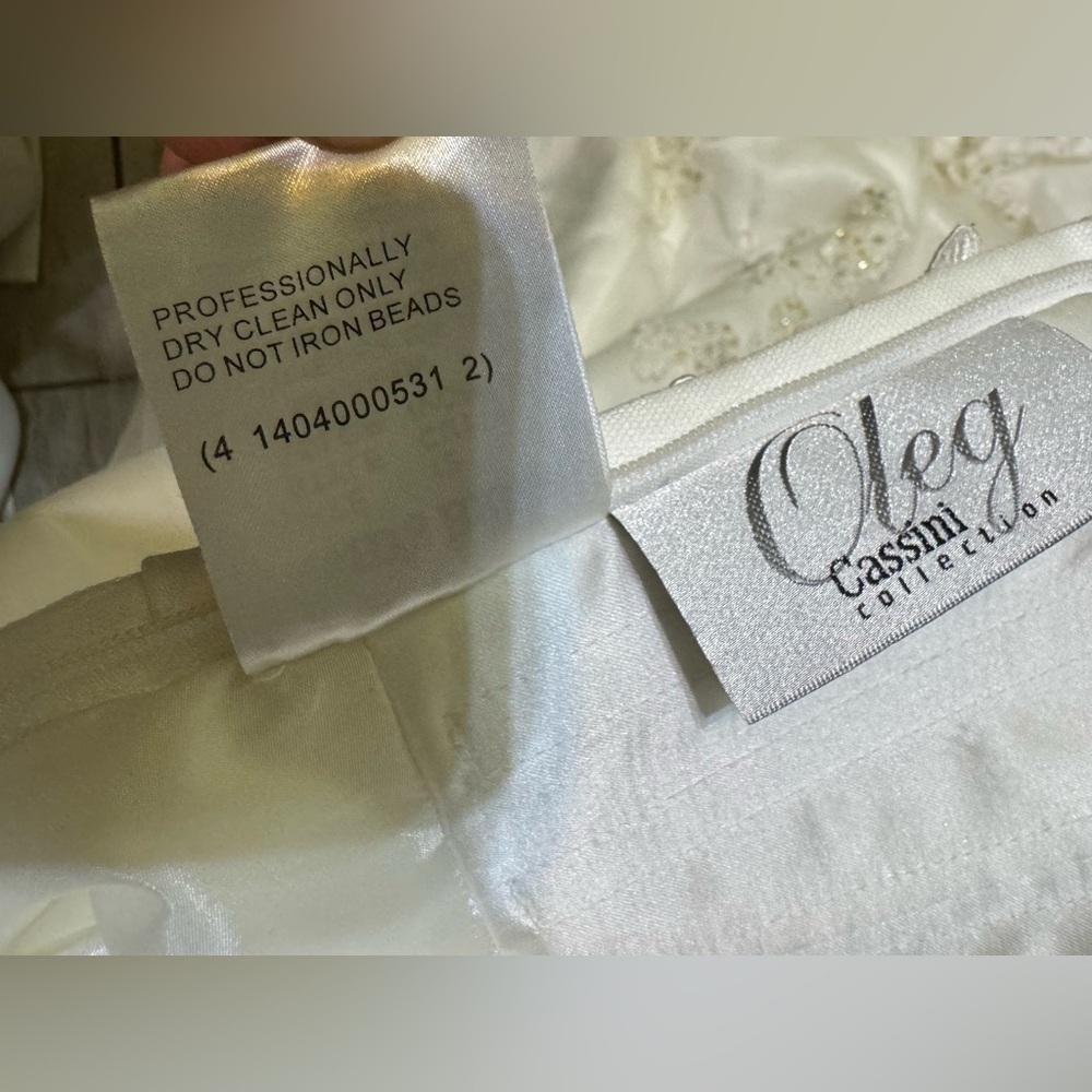 Oleg cassini wedding drees - Picture 6 of 7